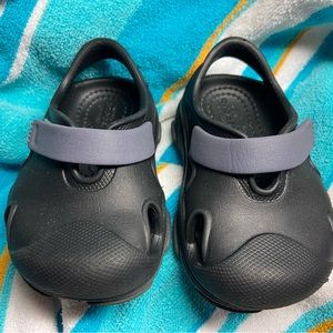 Crocs size 5 toddler